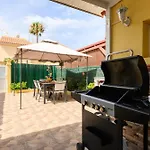 With Terrace Bbq Pool In Hotell *