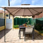 With Terrace Bbq Pool In Hotell *