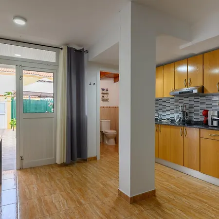 With Terrace,private Parking, Bbq,pool In *