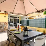 With Terrace Bbq Pool In فندق ماسبالوماس